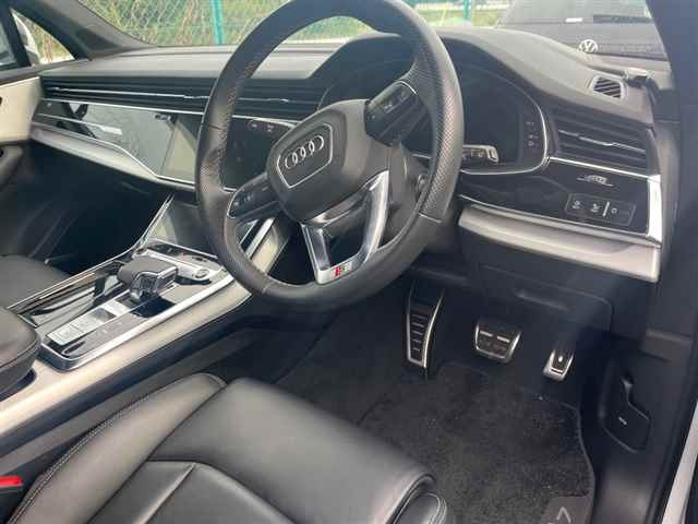 AUDI Q7 2021