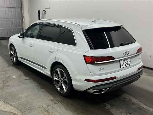 AUDI Q7 2021