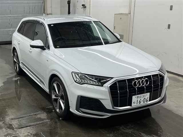 AUDI Q7 2021