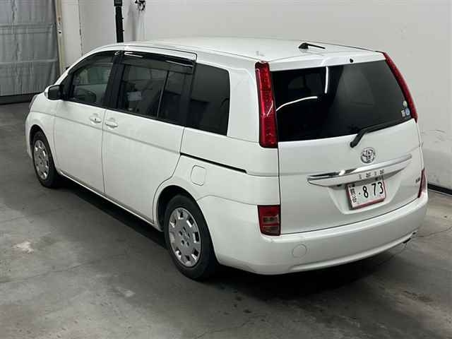 TOYOTA ISIS 2010