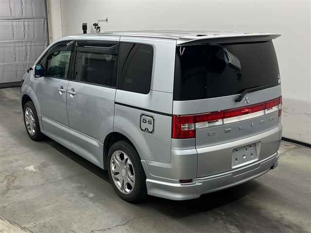 MITSUBISHI DELICA D5 2010
