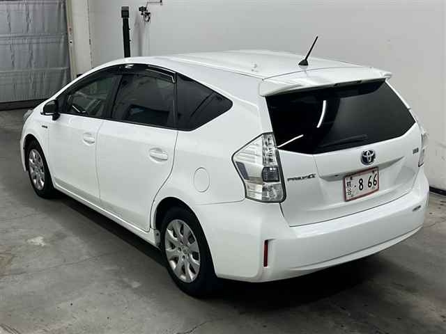 TOYOTA PRIUS ALPHA 2013