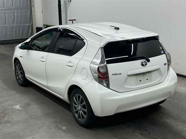TOYOTA AQUA 2013