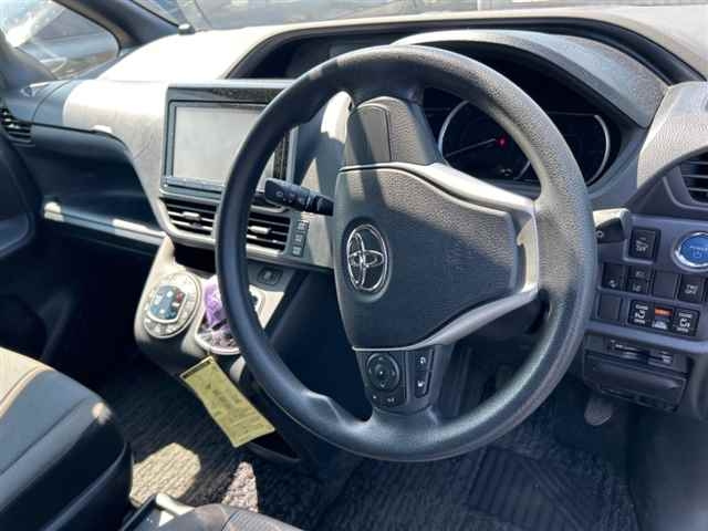 TOYOTA NOAH 2016