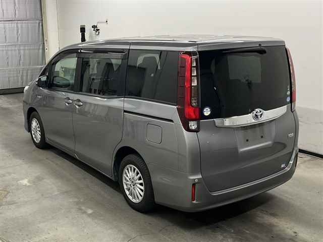 TOYOTA NOAH 2016