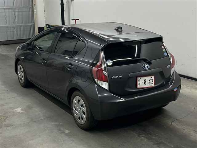 TOYOTA AQUA 2016