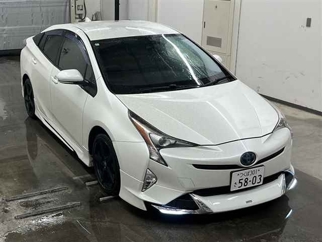 TOYOTA PRIUS 2016