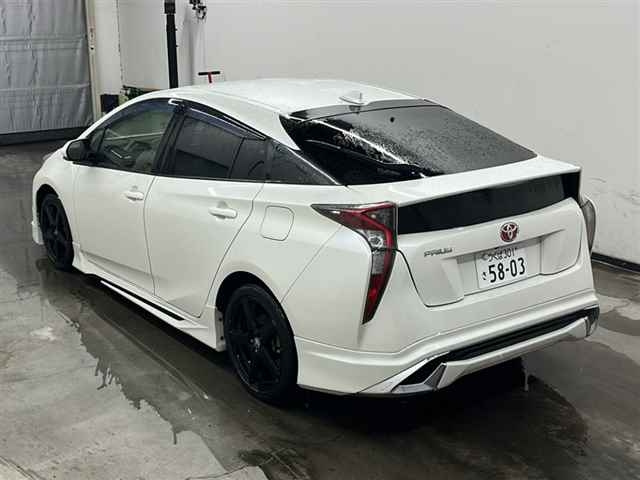 TOYOTA PRIUS 2016