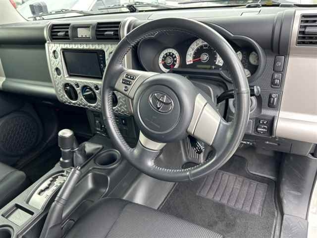TOYOTA FJ CRUISER 2011