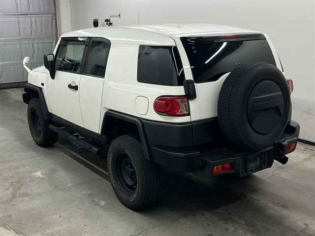 TOYOTA FJ CRUISER 2011