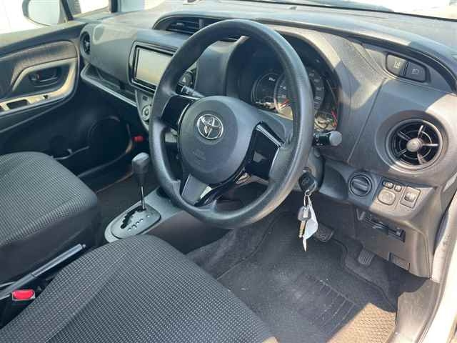 TOYOTA VITZ 2017
