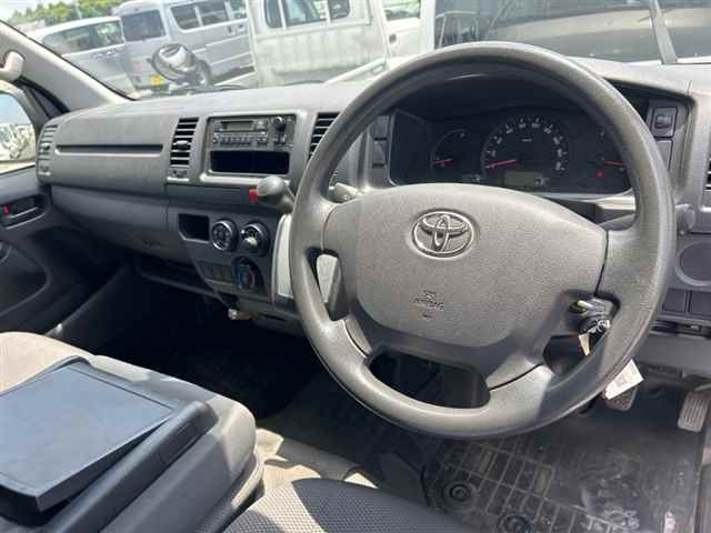TOYOTA HIACE VAN 2015
