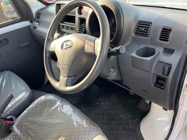 DAIHATSU HIJET VAN 2012