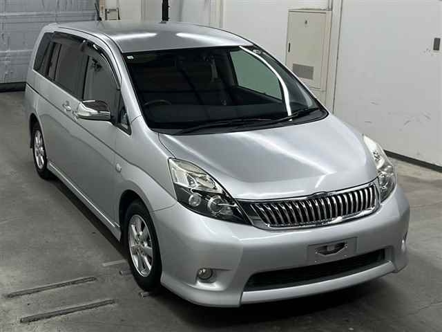 TOYOTA ISIS 2011