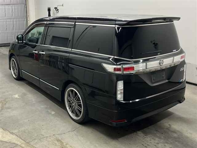 NISSAN ELGRAND 2010