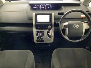 TOYOTA NOAH 2011