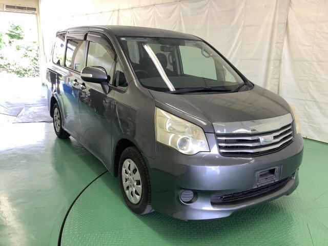 TOYOTA NOAH 2011