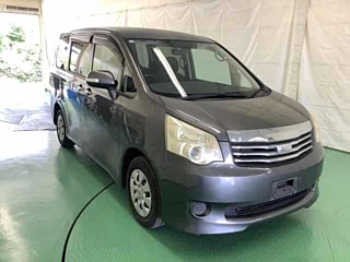 TOYOTA NOAH 2011