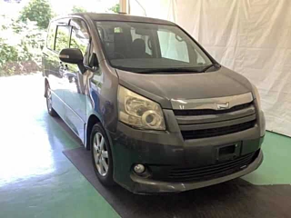 TOYOTA NOAH 2008