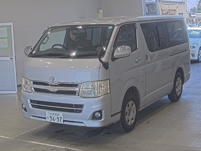 TOYOTA HIACE VAN 2011