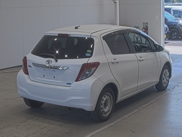 TOYOTA VITZ 2013