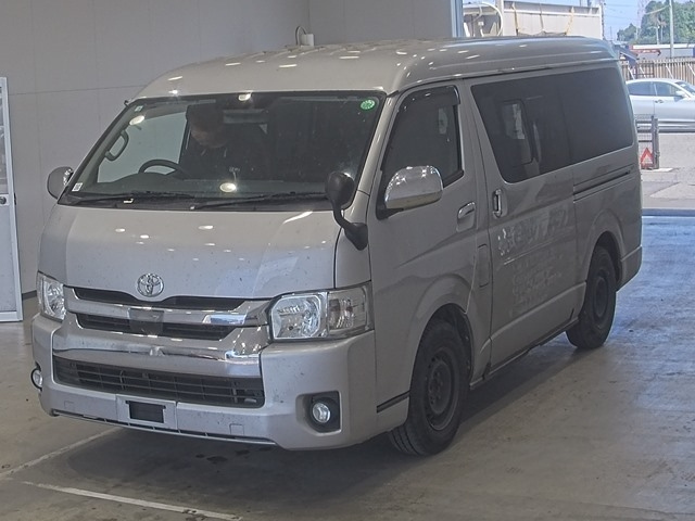 TOYOTA HIACE VAN 2019