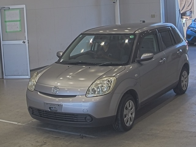 MAZDA VERISA 2010
