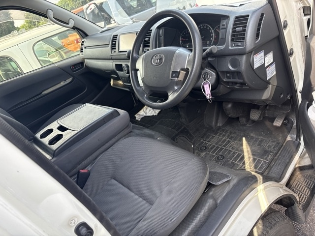 TOYOTA HIACE VAN 2018