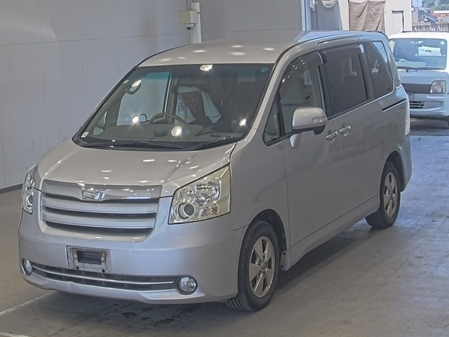 TOYOTA NOAH 2008
