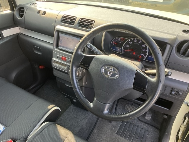 TOYOTA PIXIS SPACE 2016
