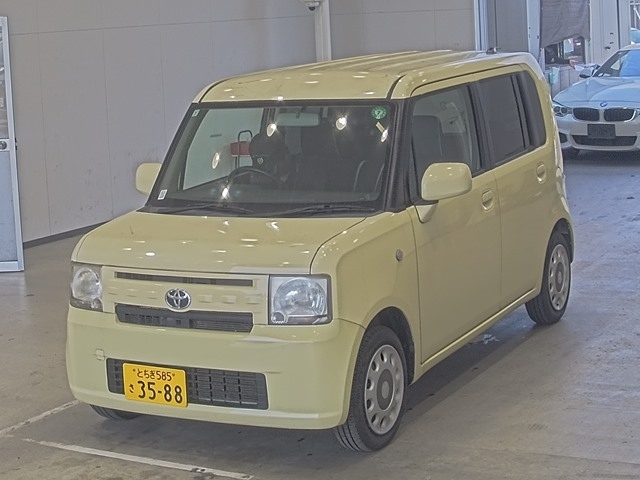 TOYOTA PIXIS SPACE 2016