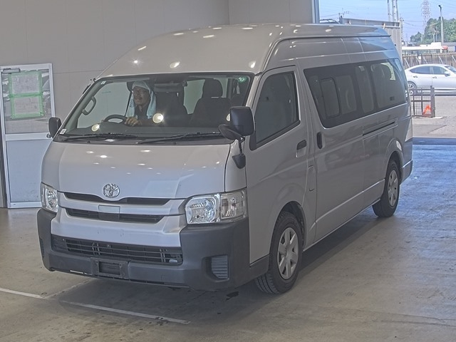 TOYOTA HIACE 2018