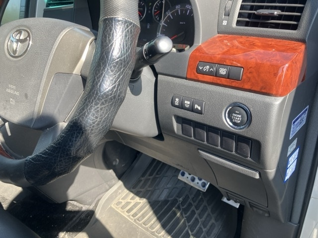 TOYOTA VELLFIRE 2011