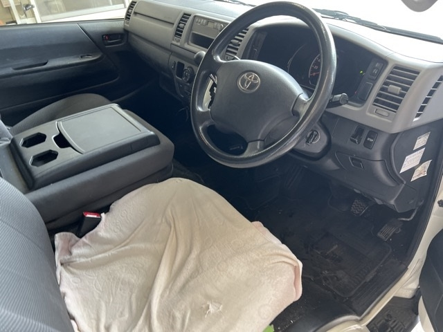 TOYOTA HIACE VAN 2012