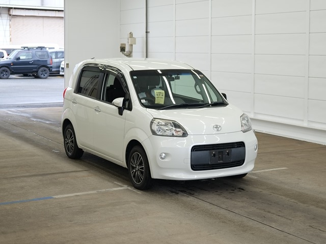 TOYOTA PORTE 2013