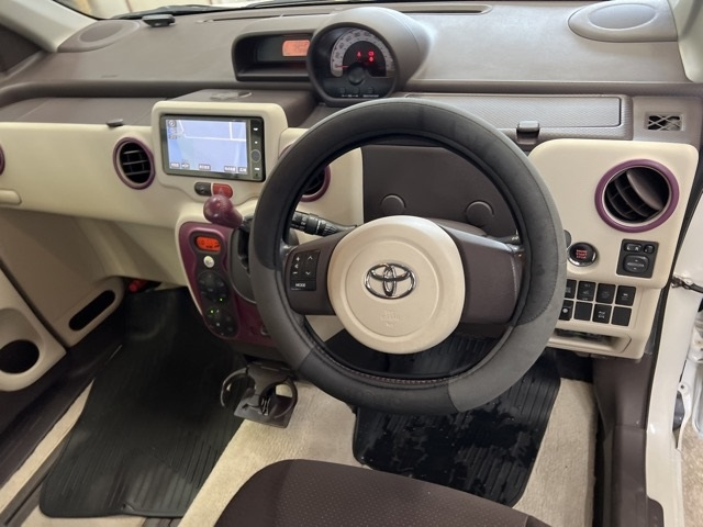 TOYOTA PORTE 2013