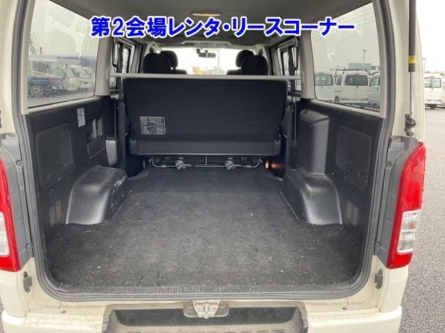 TOYOTA HIACE VAN 2016