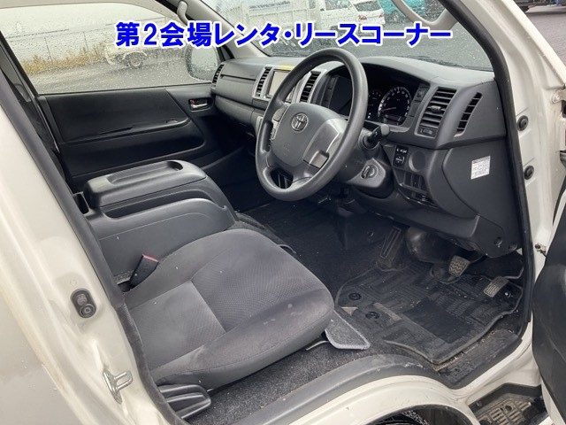 TOYOTA HIACE VAN 2016