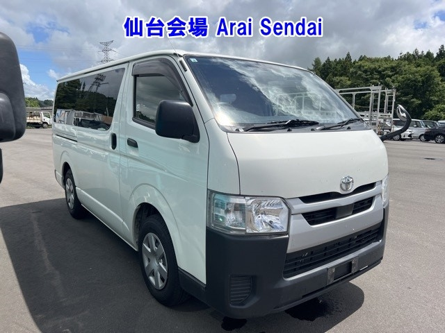 TOYOTA HIACE VAN 2020