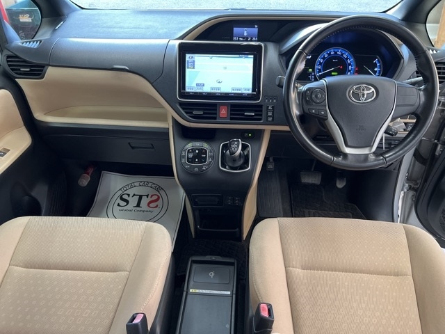TOYOTA NOAH 2014