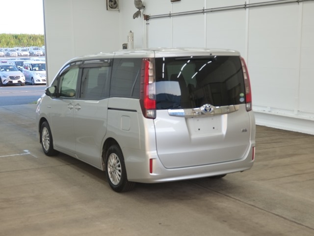 TOYOTA NOAH 2014