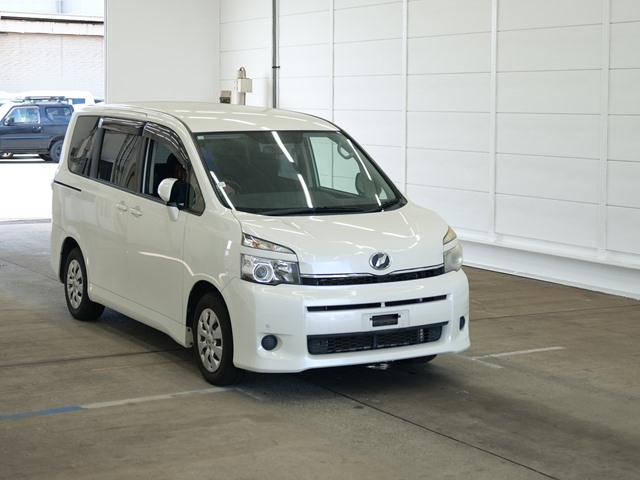TOYOTA VOXY 2012