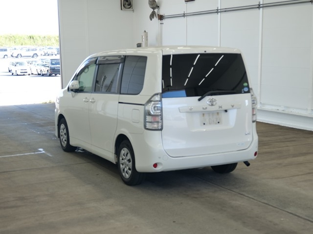 TOYOTA VOXY 2012
