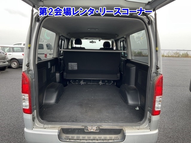 TOYOTA HIACE VAN 2016
