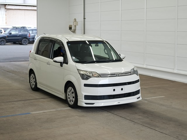 TOYOTA SPADE 2013