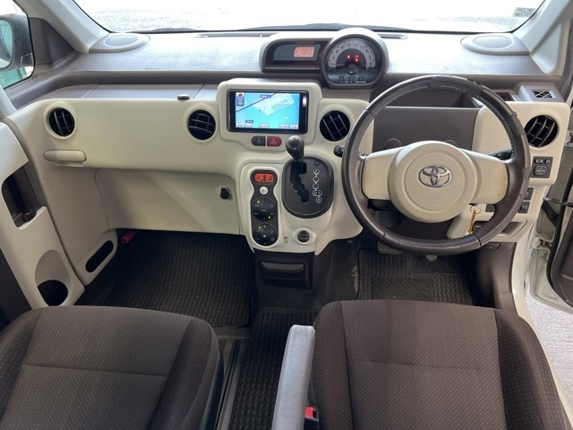 TOYOTA SPADE 2013