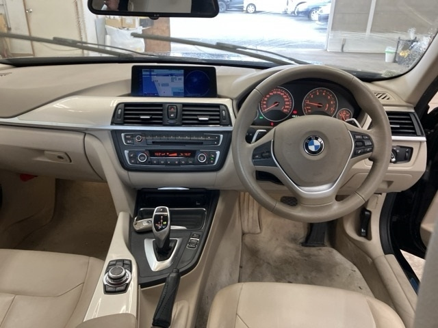BMW 3 SERIES 2012