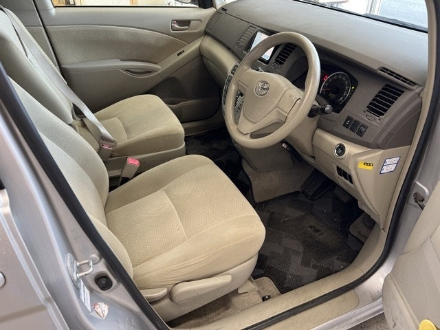 TOYOTA ISIS 2012