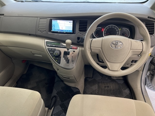 TOYOTA ISIS 2012