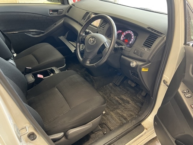 TOYOTA ISIS 2012